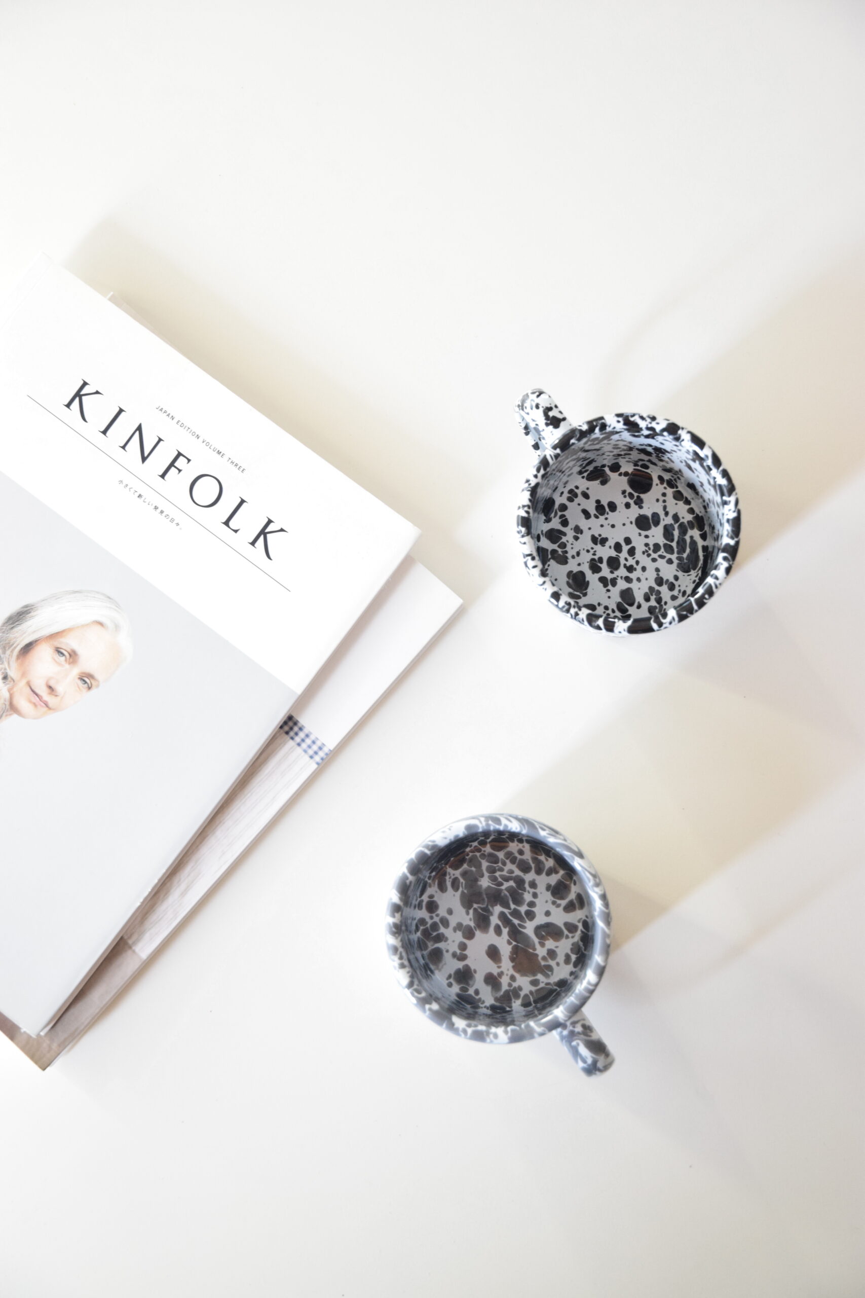 スプラッターデザインが特徴の琺瑯食器、CROW CANYON HOME （クロウ