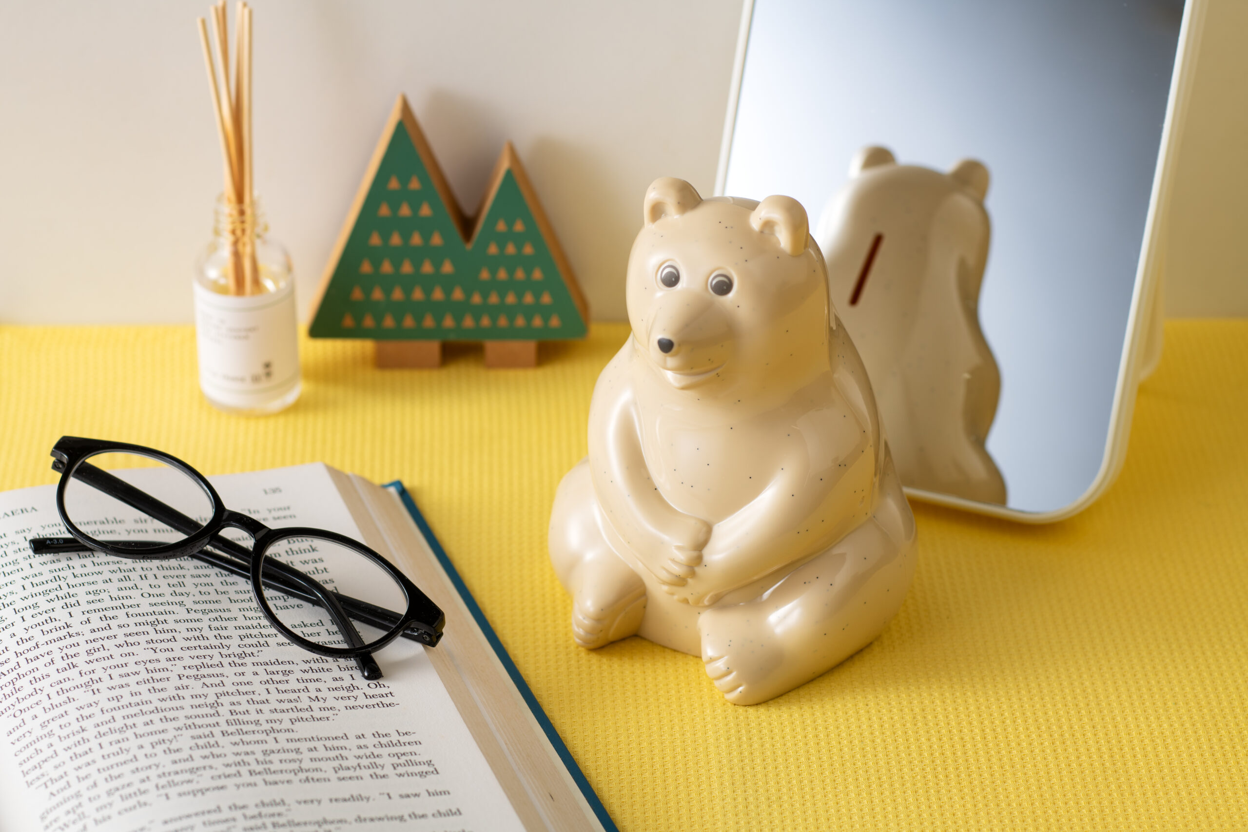 よく見かける北欧の白くま貯金箱、飾って貯める。 | 新潟県新潟市